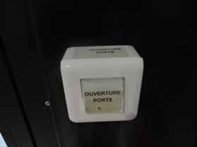 Bouton poussoir sortie ME